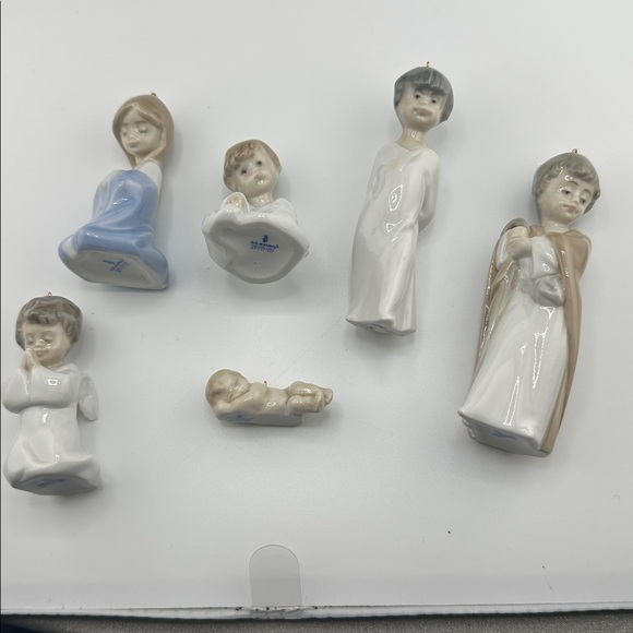 LlADRO Ceramic Nativity Figurine Set - Picture 4 of 7